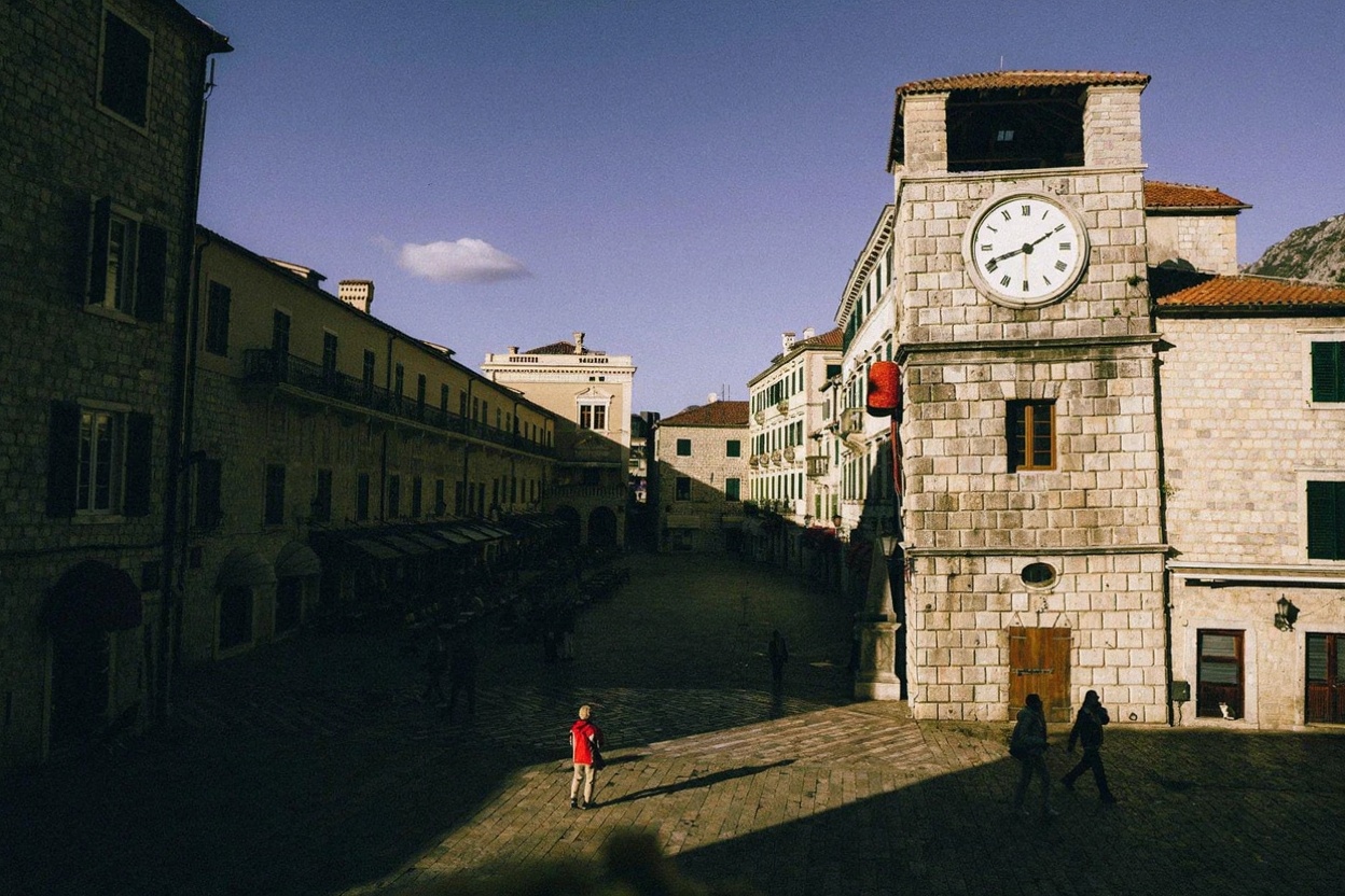 Stari Grad at 7am — by 10am this lane will have a hundred people moving through it